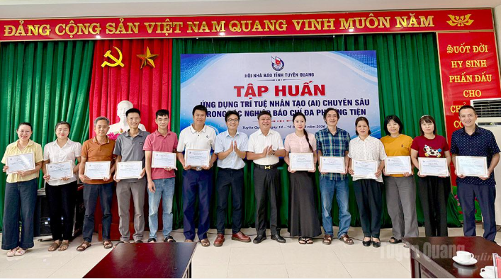 Bế mạc lớp tập huấn ứng dụng trí tuệ nhân tạo trong tác nghiệp báo chí đa phương tiện